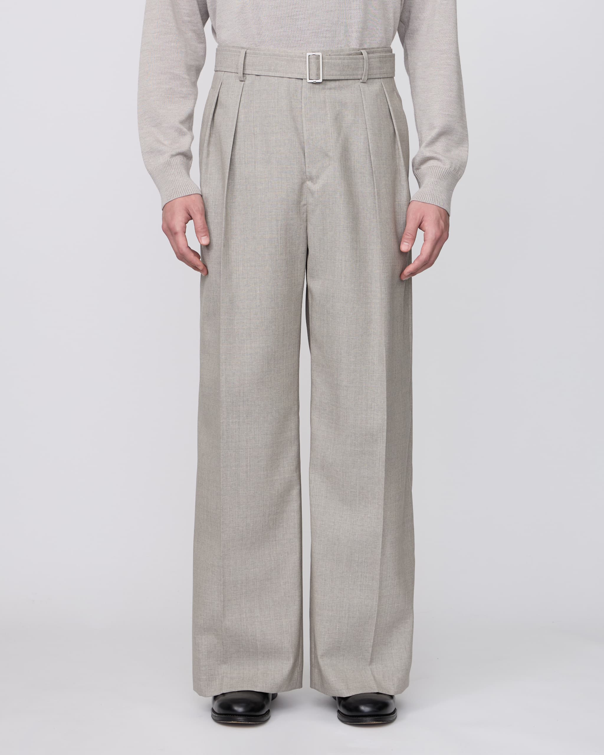 LIGHT GRAY BELTED BAGGY TROUSERS