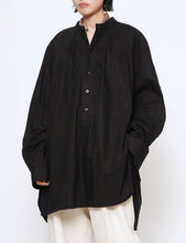 Load image into Gallery viewer, BLACK PULL OVER GATHER SHIRT
