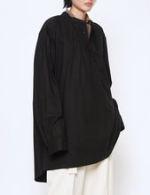 Load image into Gallery viewer, BLACK PULL OVER GATHER SHIRT
