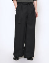 Load image into Gallery viewer, BLACK TWO TUCKS WIDE PANTS
