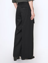 Load image into Gallery viewer, BLACK TWO TUCKS WIDE PANTS
