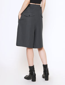 CHARCOAL TWO TUCKS WIDE SHORTS
