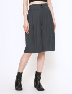 CHARCOAL TWO TUCKS WIDE SHORTS