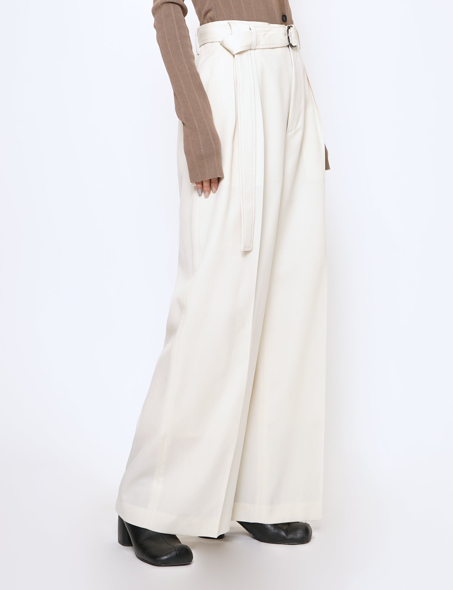 IVORY TWO TUCKS WIDE PANTS