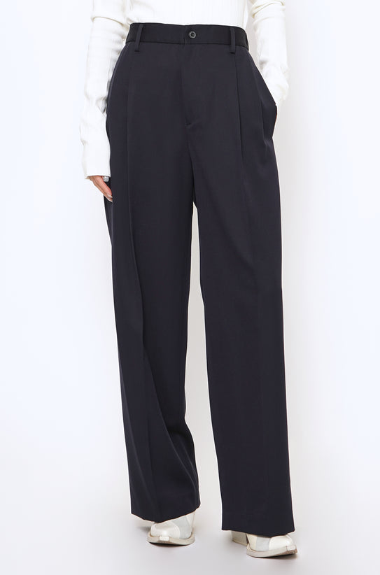 IRENISA BLACK BIG POCKET PANTS – GRAPH LAYER