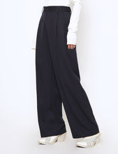 Load image into Gallery viewer, NAVY TWO TUCKS WIDE PANTS
