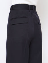 Load image into Gallery viewer, NAVY TWO TUCKS WIDE PANTS
