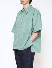 Load image into Gallery viewer, GREEN COTTON BOLD CUBOID SHORT SLEEVED OVERSHIRT
