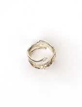Load image into Gallery viewer, SILVER HAMMER-CRAFTED SPIRAL SHIRT RING 001 (SHIRT RING, RING)
