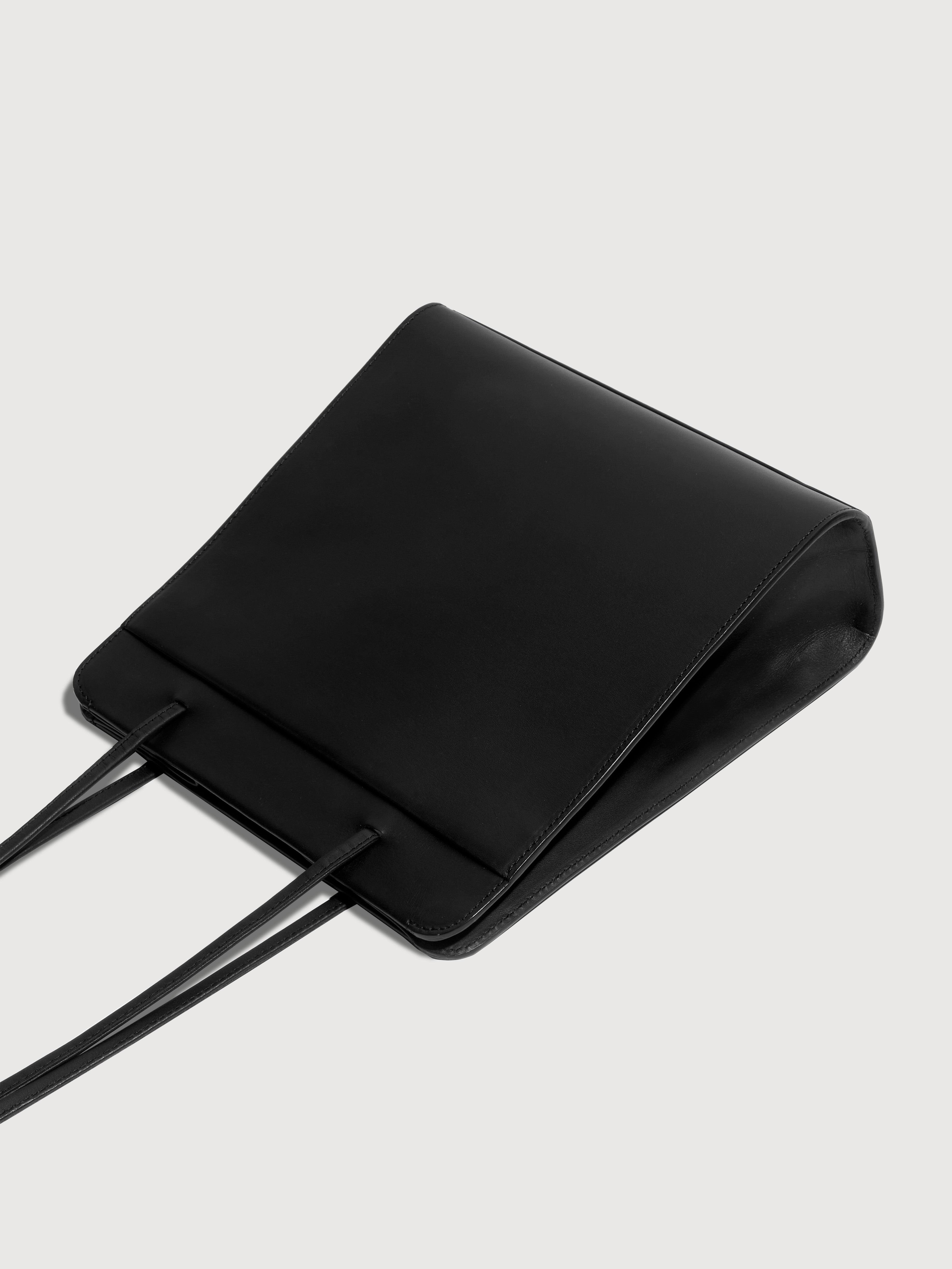 NOIR BLACK CALF LEATHER LISSE BAG