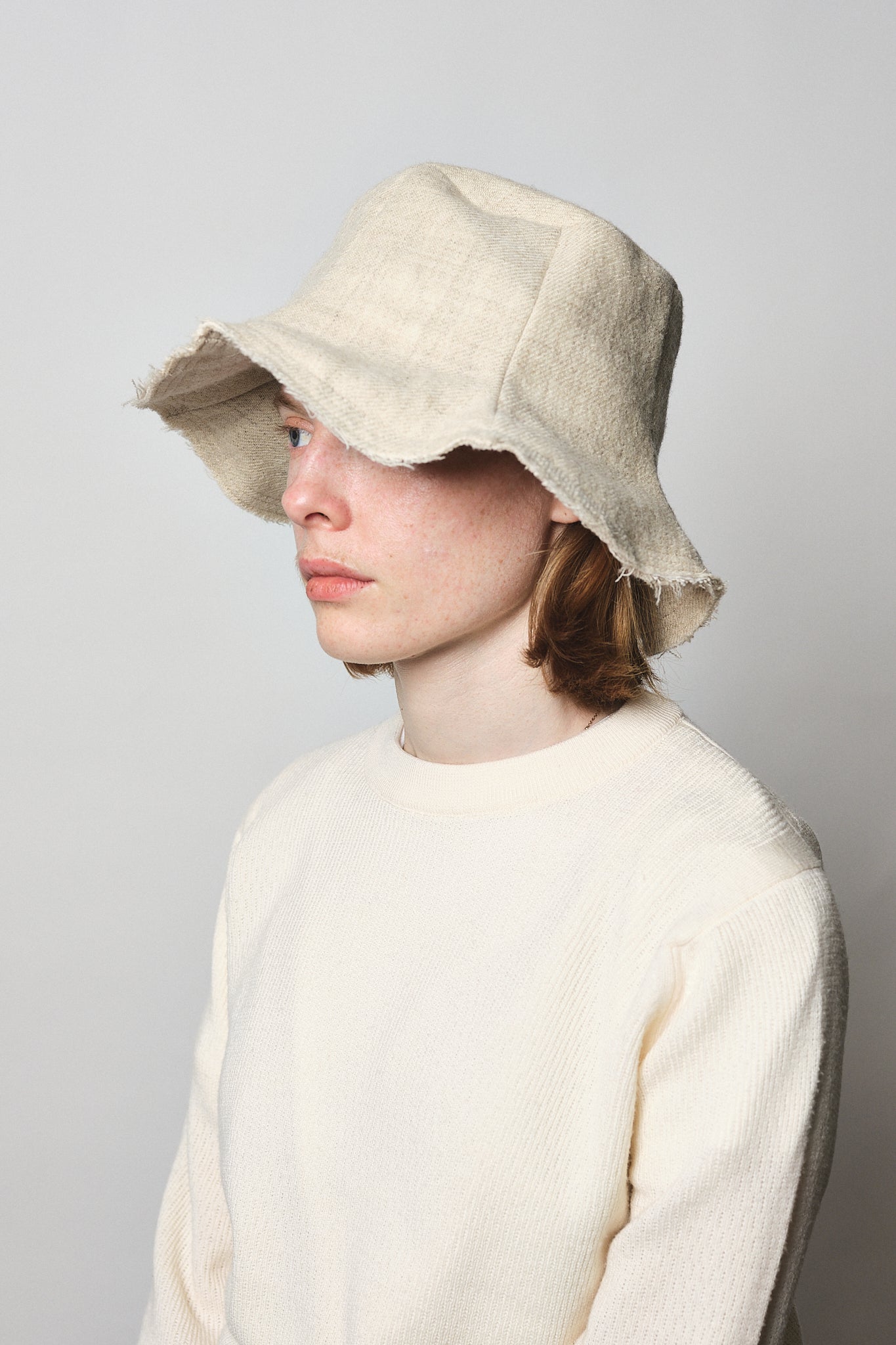 TOP ECRU CHIR HAT