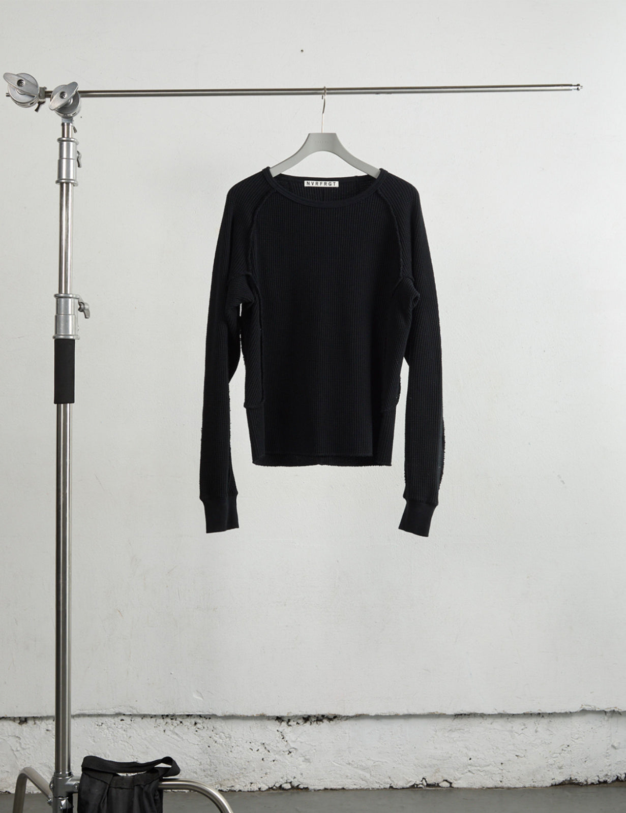 NVRFRGT BLACK WAFFLE THERMAL LONG SLEEVE T-SHIRT E2