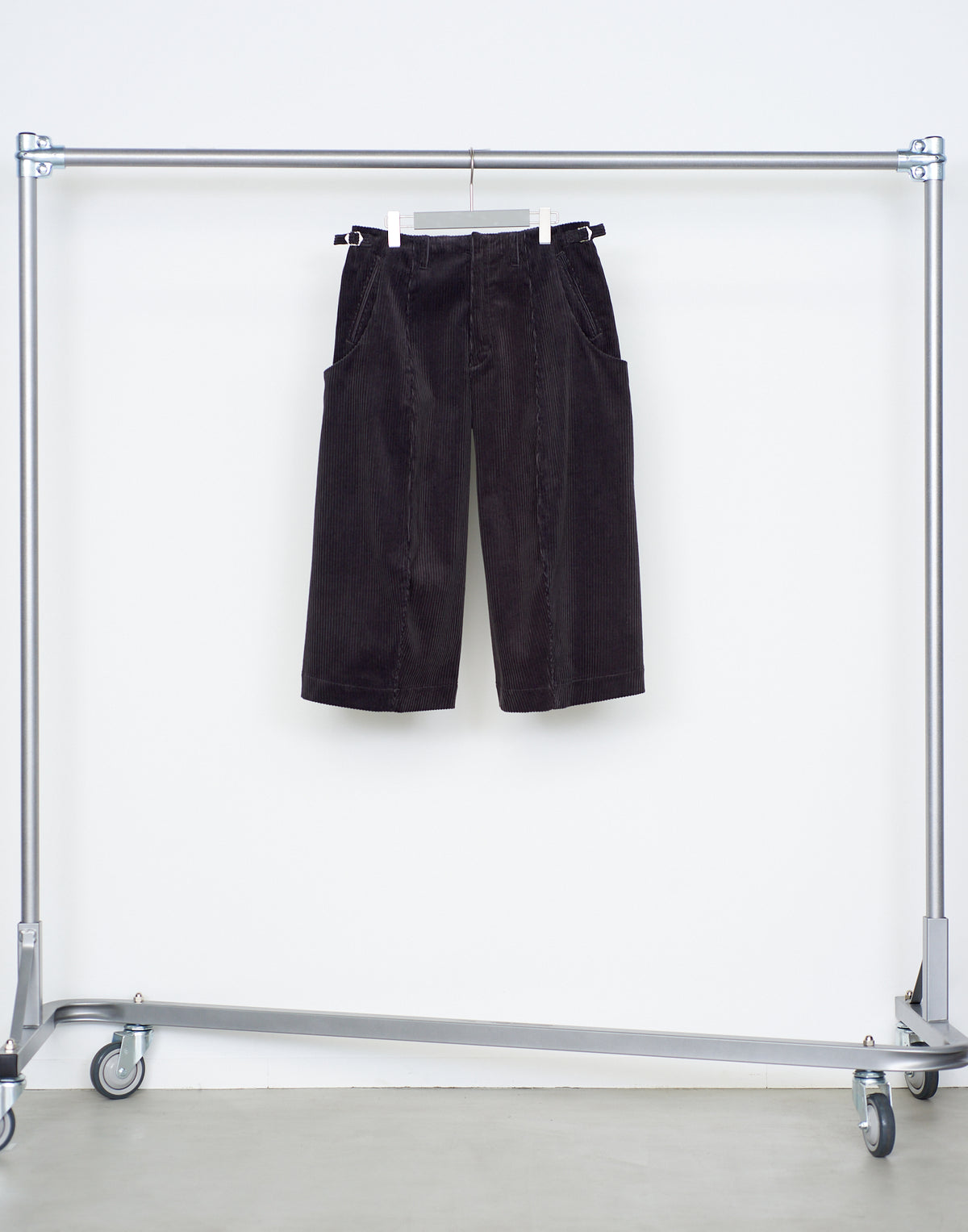 CHARCOAL S CURVED UTILITY CAPRI TROUSERS