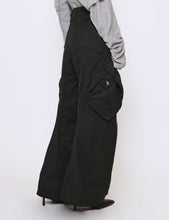 Load image into Gallery viewer, BLACK 3D TWISTED CARGO PANTS
