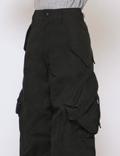 Load image into Gallery viewer, BLACK 3D TWISTED CARGO PANTS
