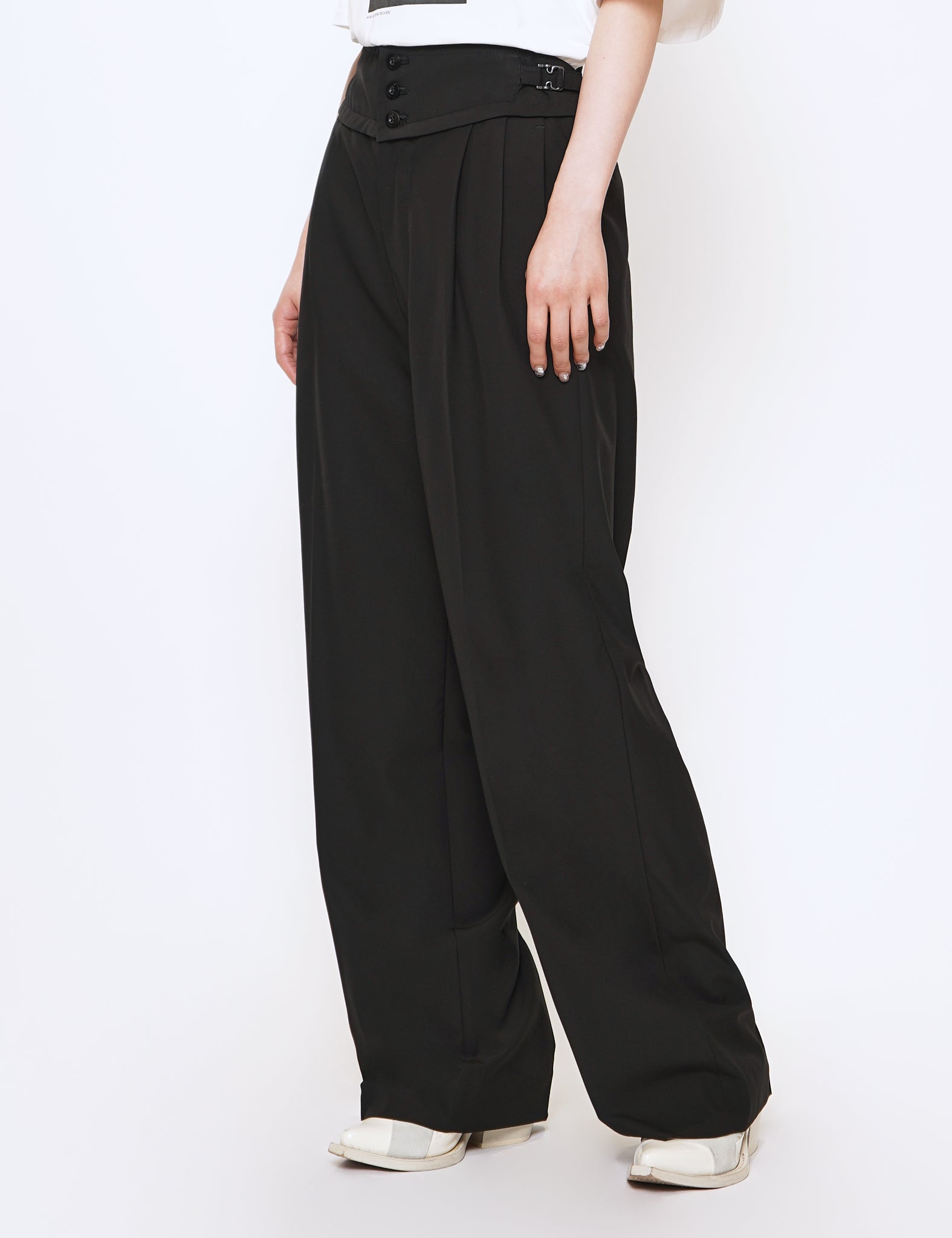 BLACK TWO TUCKS WIDE PANTS