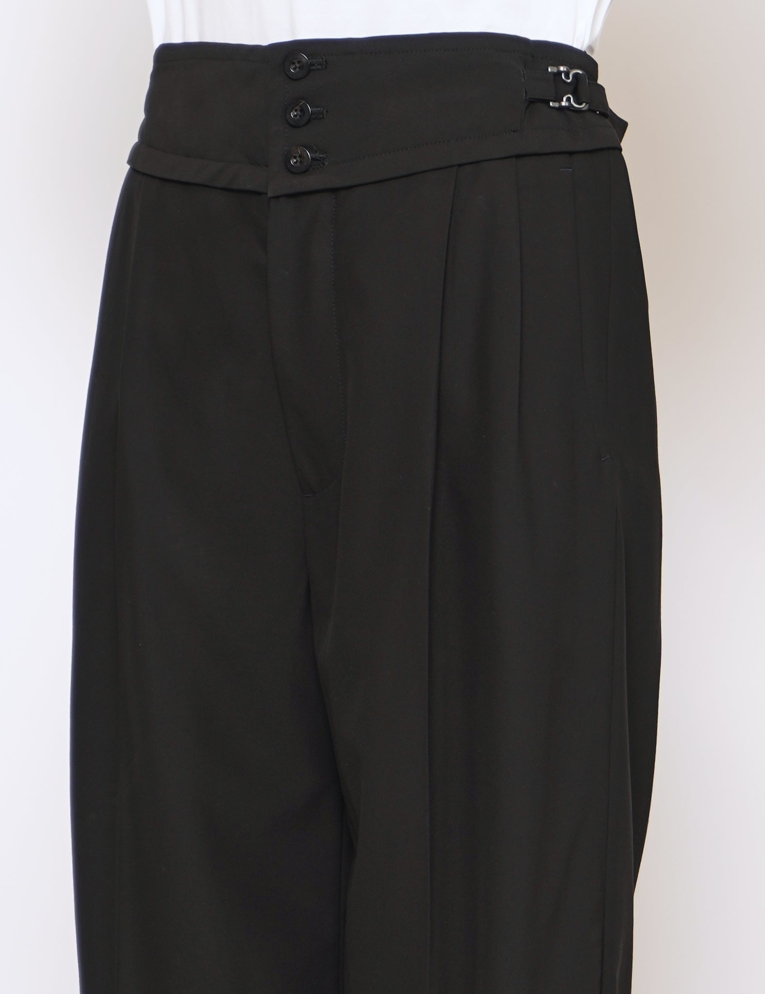 BLACK TWO TUCKS WIDE PANTS