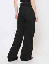 Load image into Gallery viewer, FADED BLACK 3D TWISTED REGULAR JEANS
