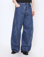 Load image into Gallery viewer, FADED INDIGO 3D TWISTED WIDE LEG JEANS
