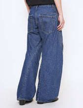 Load image into Gallery viewer, FADED INDIGO 3D TWISTED WIDE LEG JEANS
