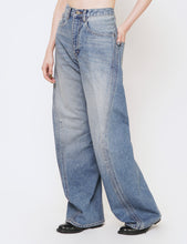 Load image into Gallery viewer, VINTAGE FADED INDIGO 3D TWISTED REGULAR JEANS
