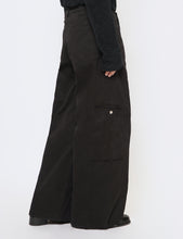 Load image into Gallery viewer, BLACK PURE DYED COTTON PANELLED BONTAN TROUSERS
