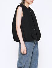 Load image into Gallery viewer, BLACK PADDED CIRCLE VEST
