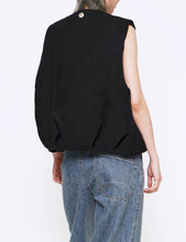 Load image into Gallery viewer, BLACK PADDED CIRCLE VEST
