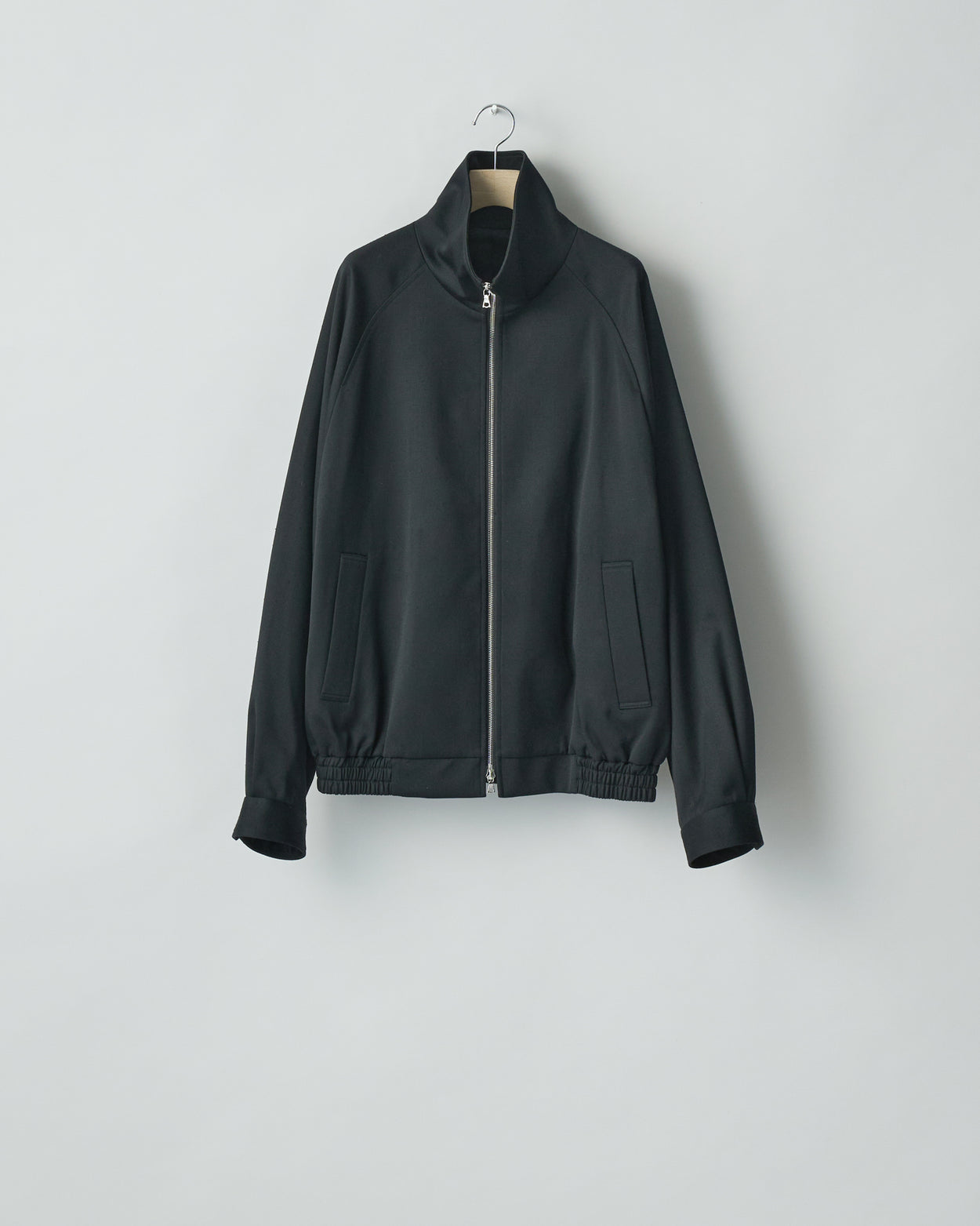 BLACK W/SI SATIN ZIP UP SHORT JACKET