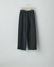 Load image into Gallery viewer, BLACK COTTON DOUBLE KNIT TWIST SEAM PANTS
