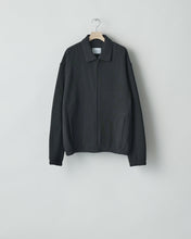 Load image into Gallery viewer, BLACK GRADATION PLEATS TWIST SLEEVE ZIP JACKET
