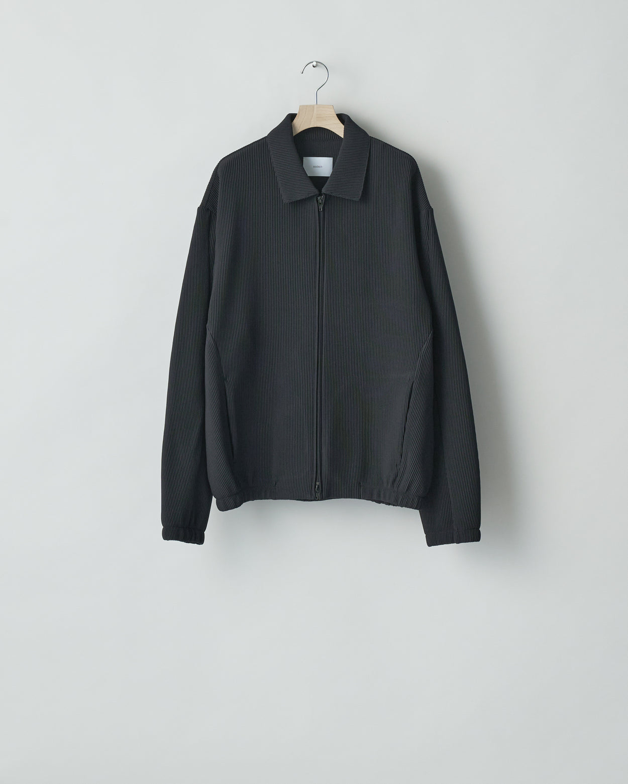 BLACK GRADATION PLEATS TWIST SLEEVE ZIP JACKET