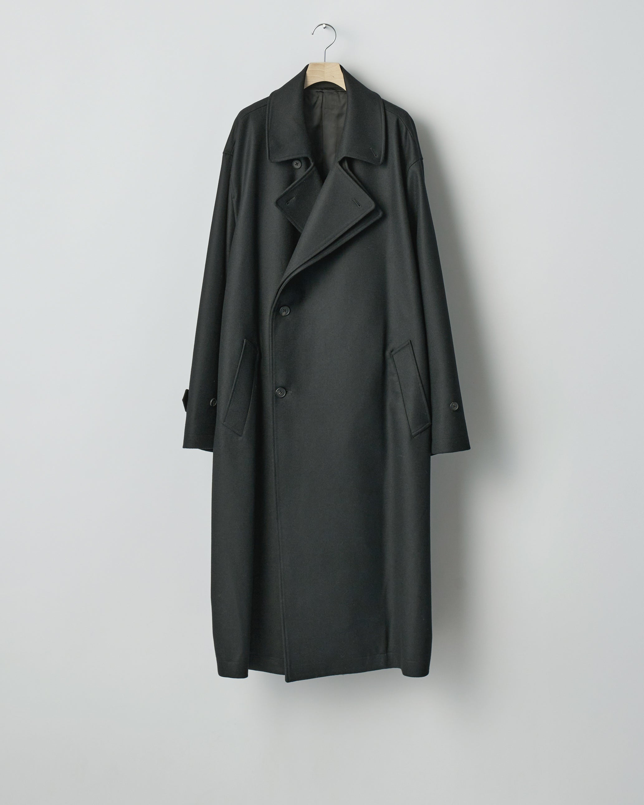BLACK DOUBLE LAPELED DOUBLE BREASTED COAT