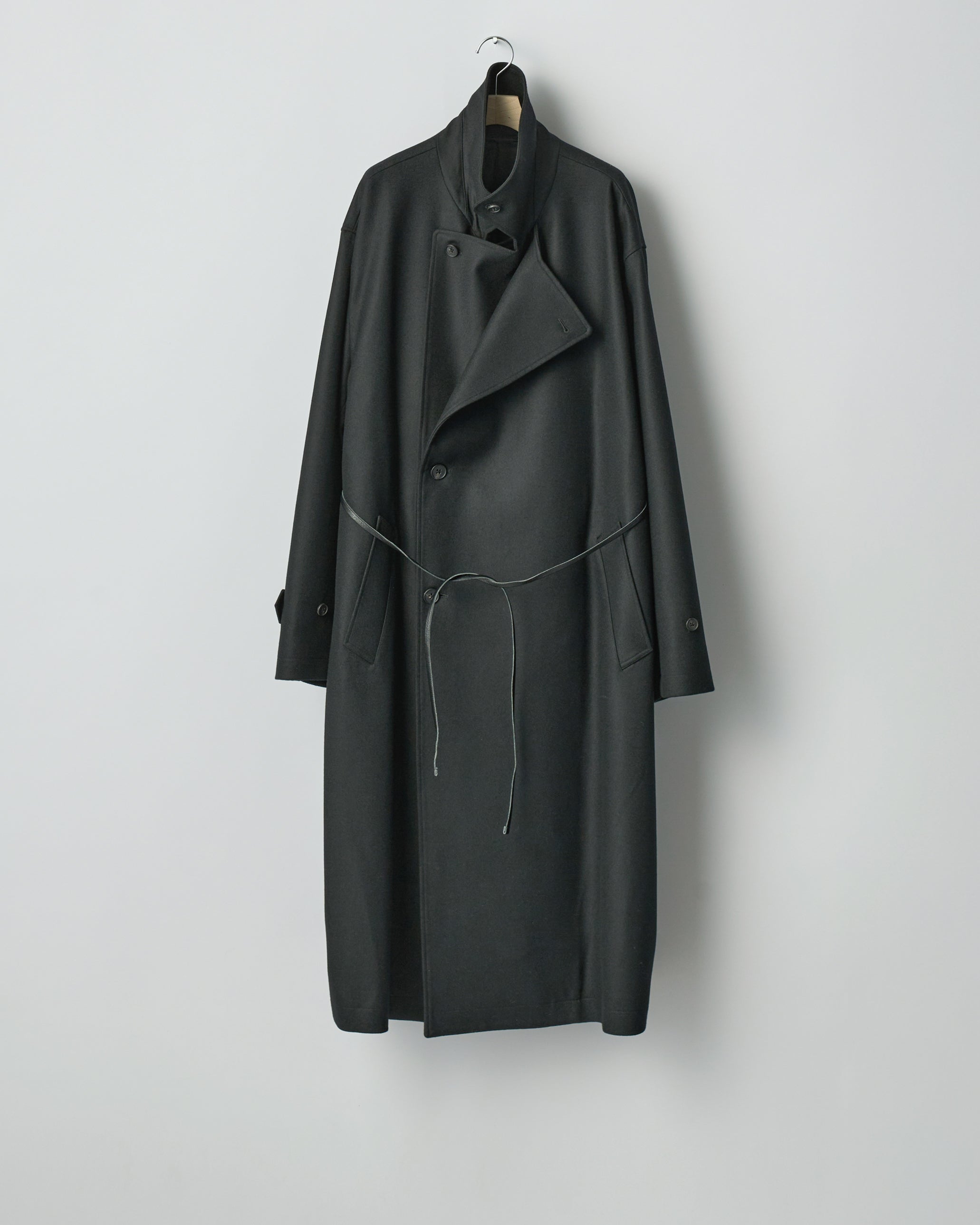 BLACK DOUBLE LAPELED DOUBLE BREASTED COAT