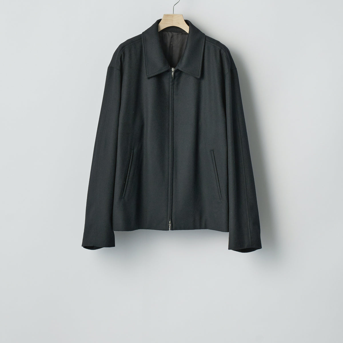 ssstein BLACK W/CA BEAVER ZIP SHORT JACKET