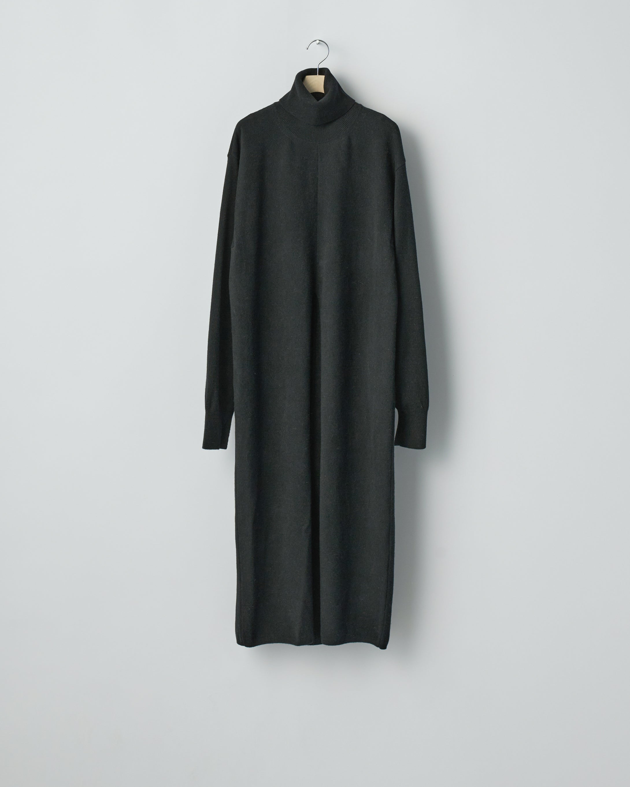 BLACK EXTRA FINE WOOL KNIT SLIT ONE PIECE
