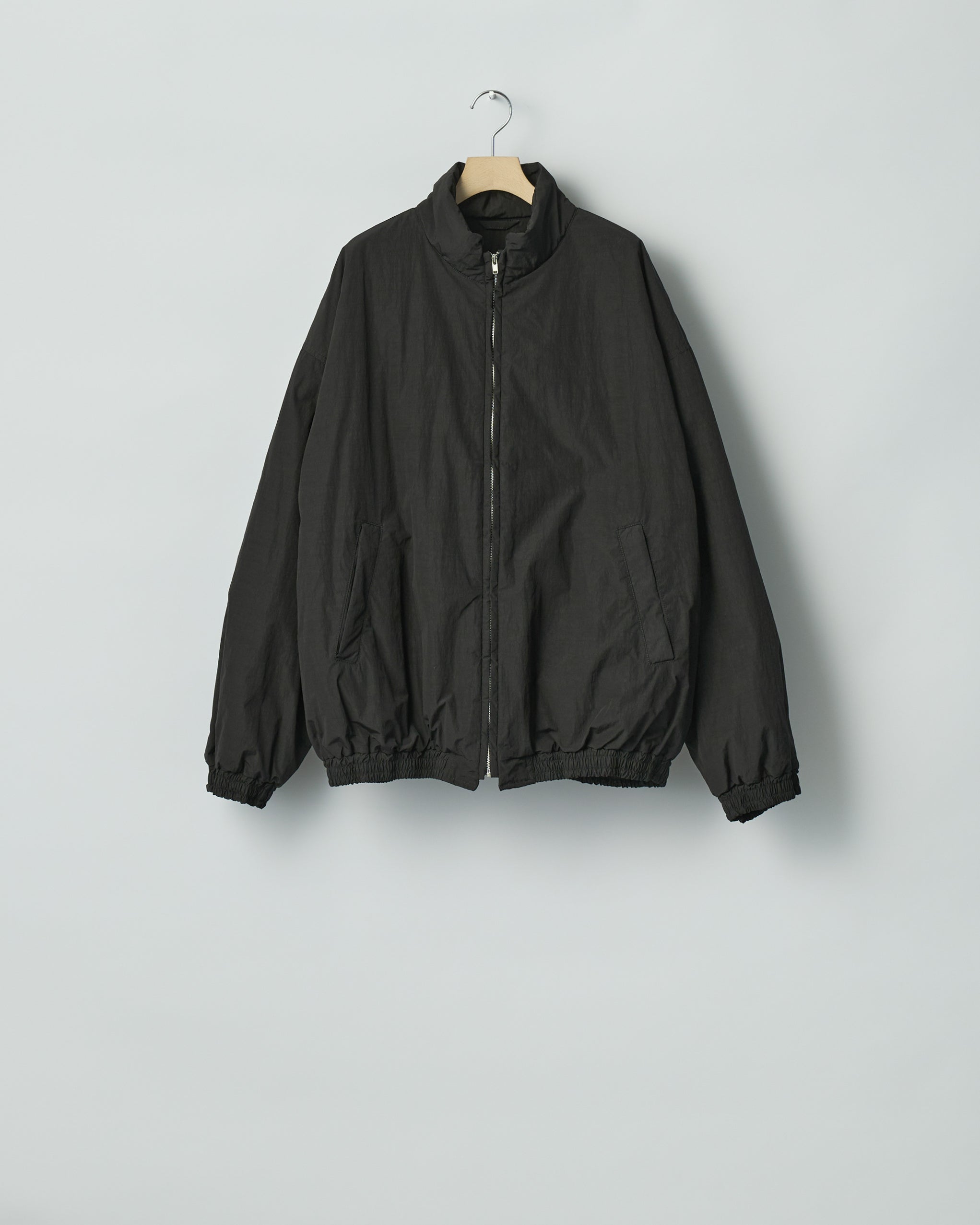 ssstein BLACK WINDPROOF NYLON PADDED JACKET