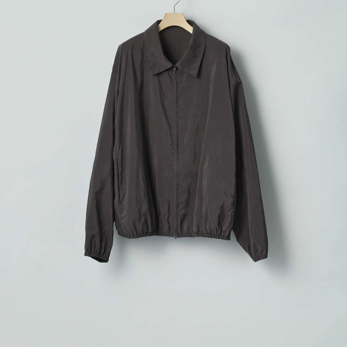 ssstein CHARCOAL BROWN SILK NYLON COLLARED ZIP JACKET SS26