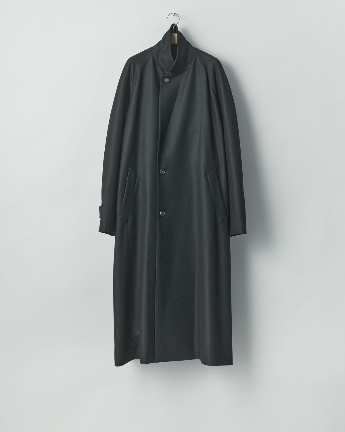BLACK COMPRESSED FLANNEL RAGLAN SLEEVE NOTCH LAPEL COAT