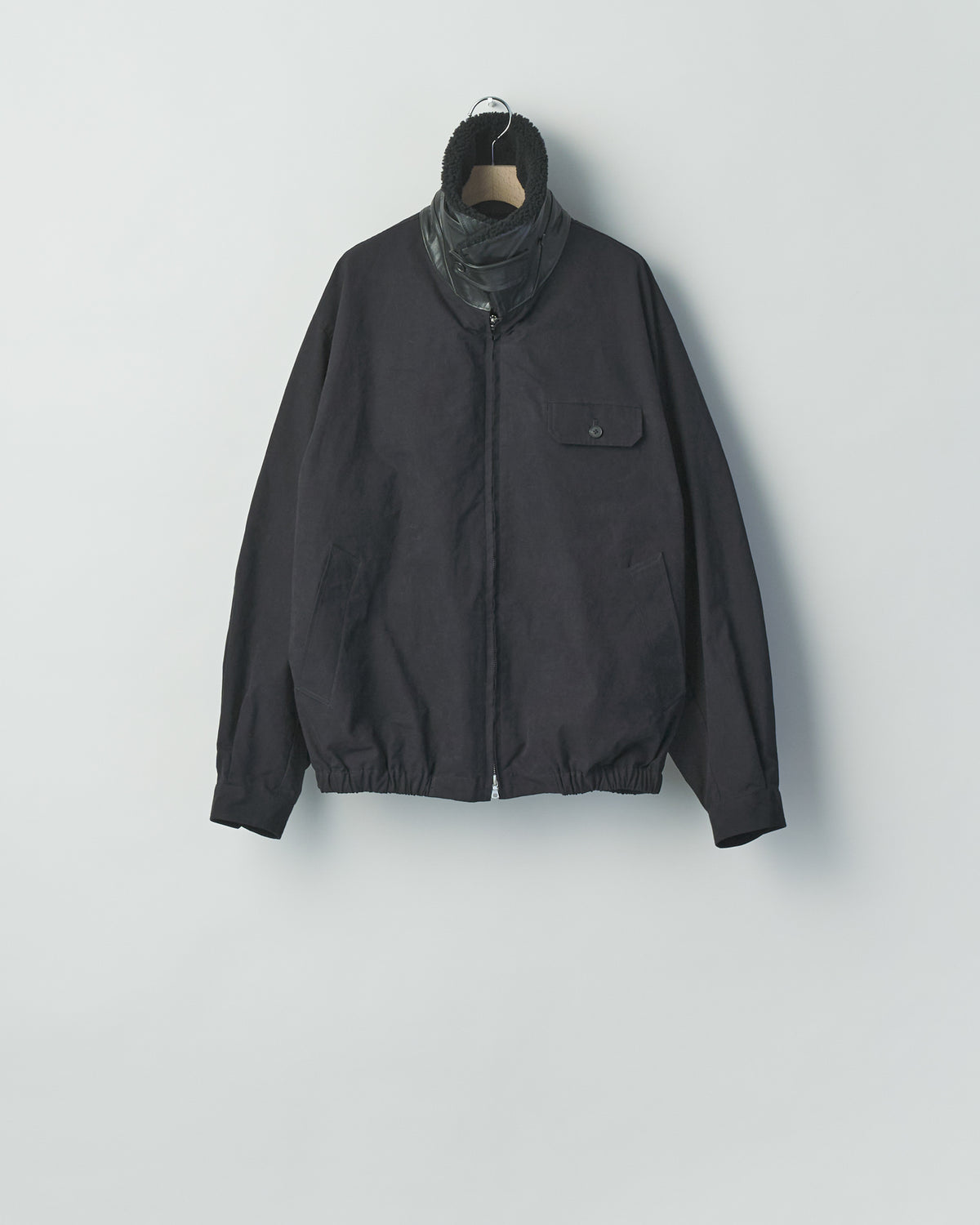 BLACK DETACHABLE COLLAR RESIN-FINISH COTTON JACKET