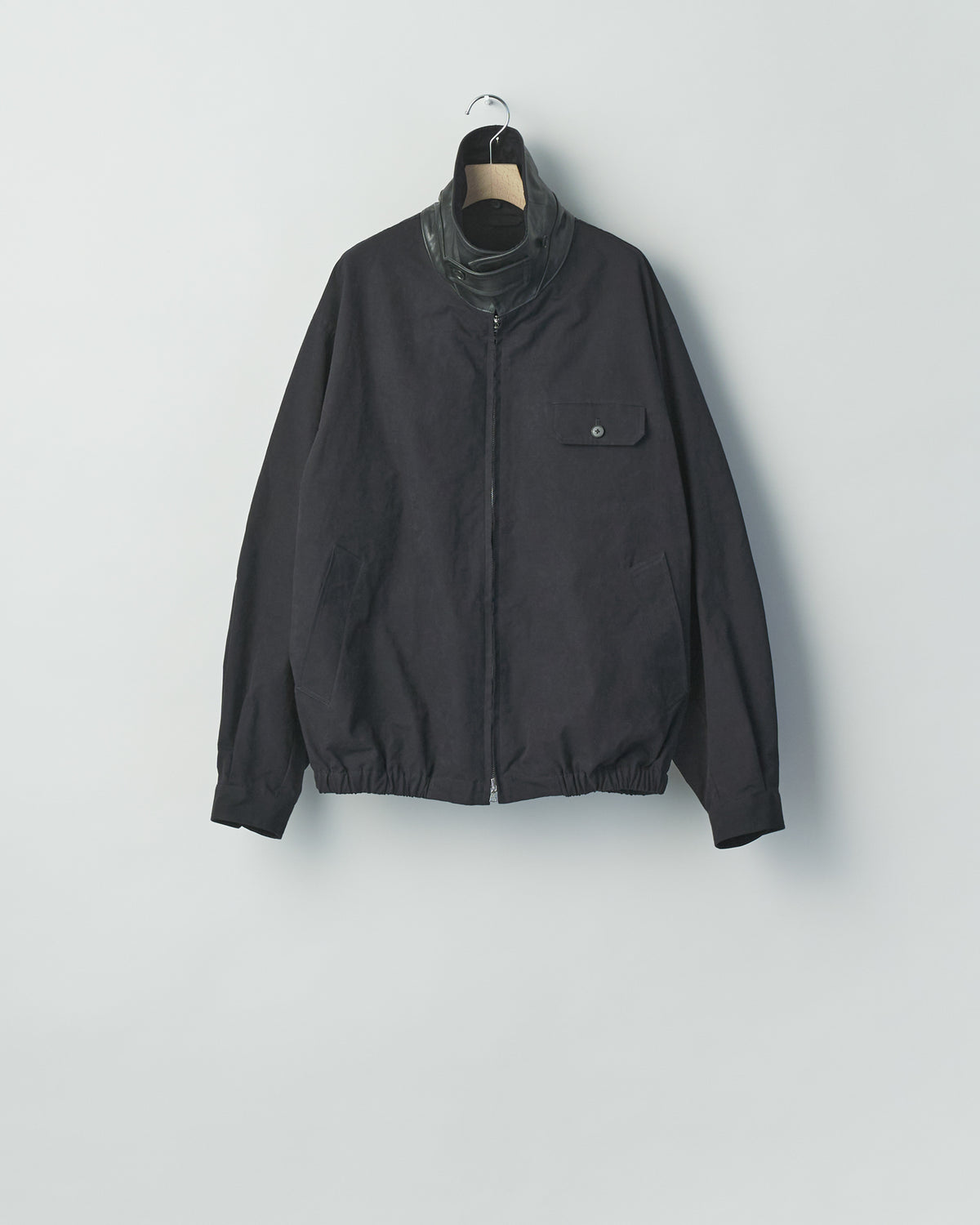 BLACK DETACHABLE COLLAR RESIN-FINISH COTTON JACKET