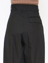 Load image into Gallery viewer, BLACK NIKA SPORTY COTTON DOUBLE PLEAT CURVED VOLUME PANT
