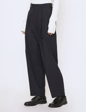 Load image into Gallery viewer, NAVY POLYESTER 2 TUCK PANTS
