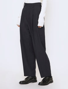 NAVY POLYESTER 2 TUCK PANTS