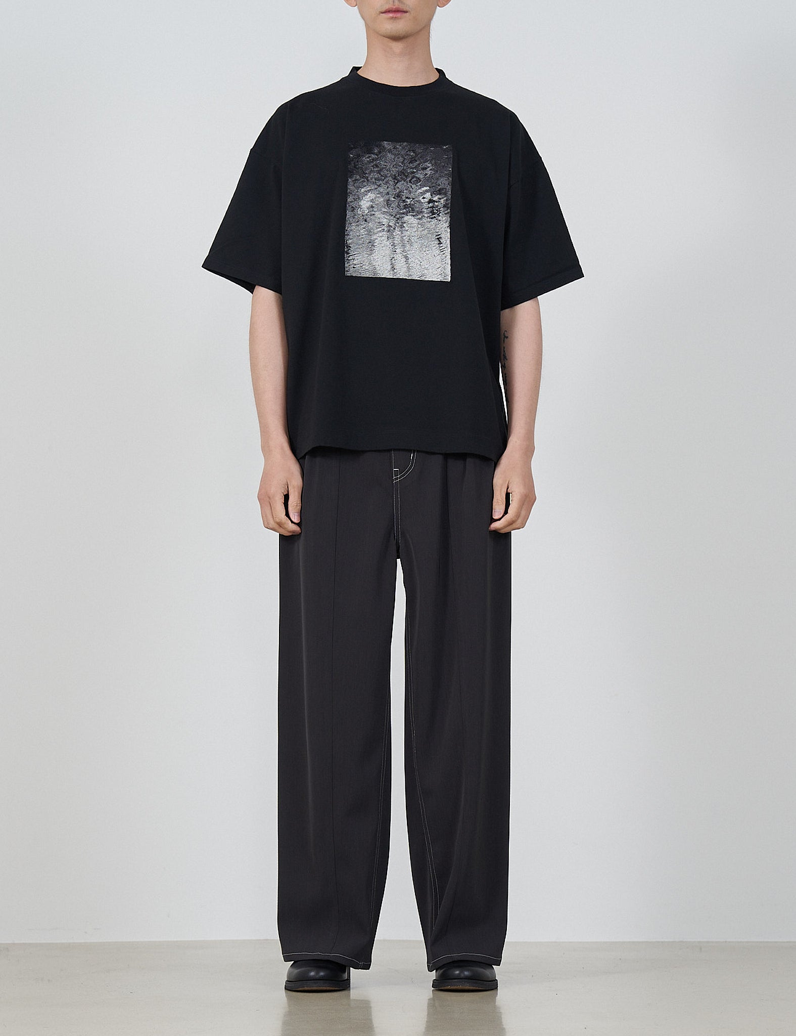 BLACK EMBROIDERY T-SHIRT by TARO MIZUTAN