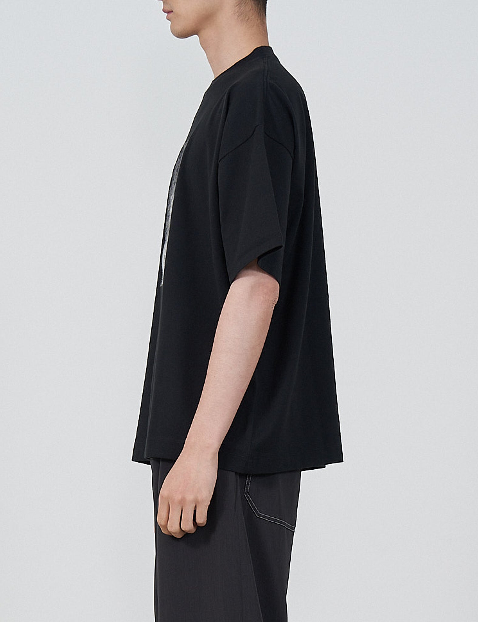 BLACK EMBROIDERY T-SHIRT by TARO MIZUTAN