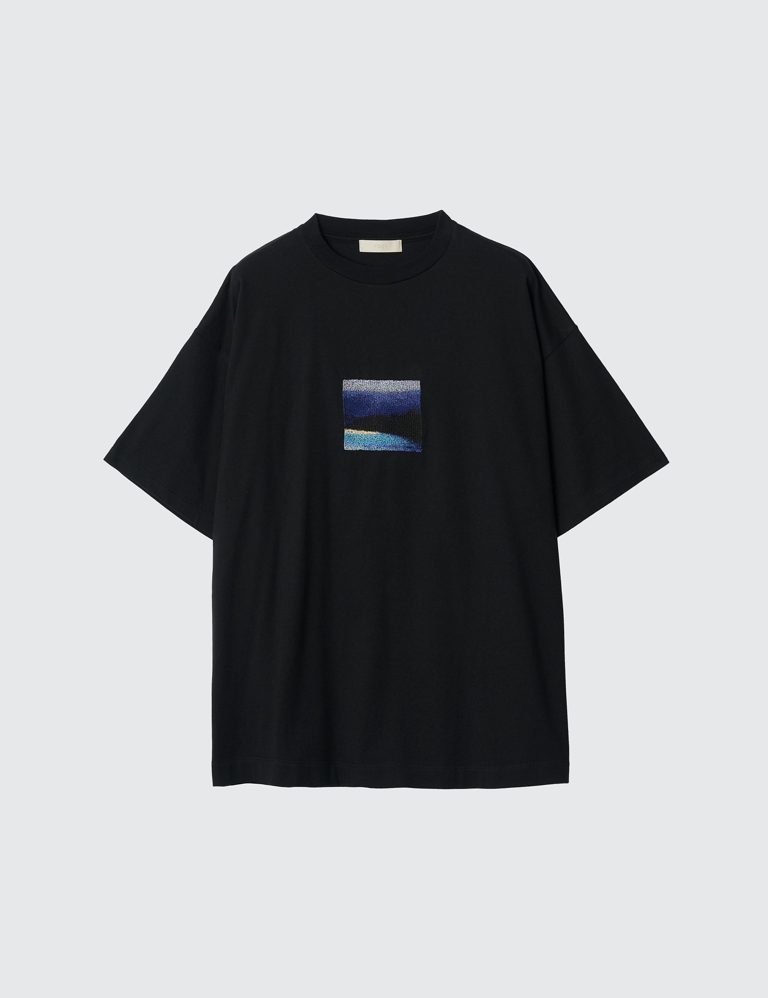 BLACK EMBROIDERY T-SHIRT