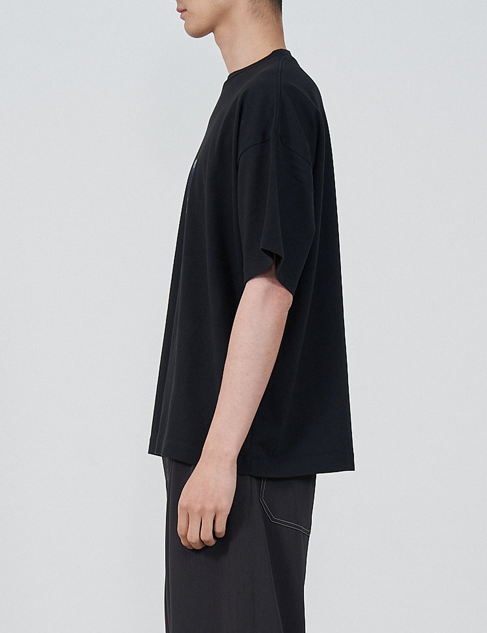 BLACK EMBROIDERY T-SHIRT