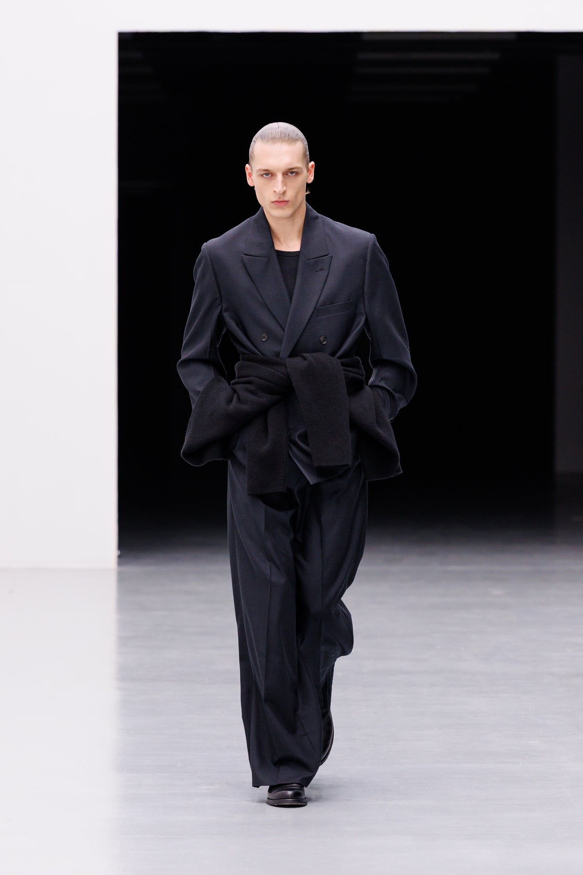 CARBON WOOL SERGE 3PLEATED WIDE-LEG TROUSERS