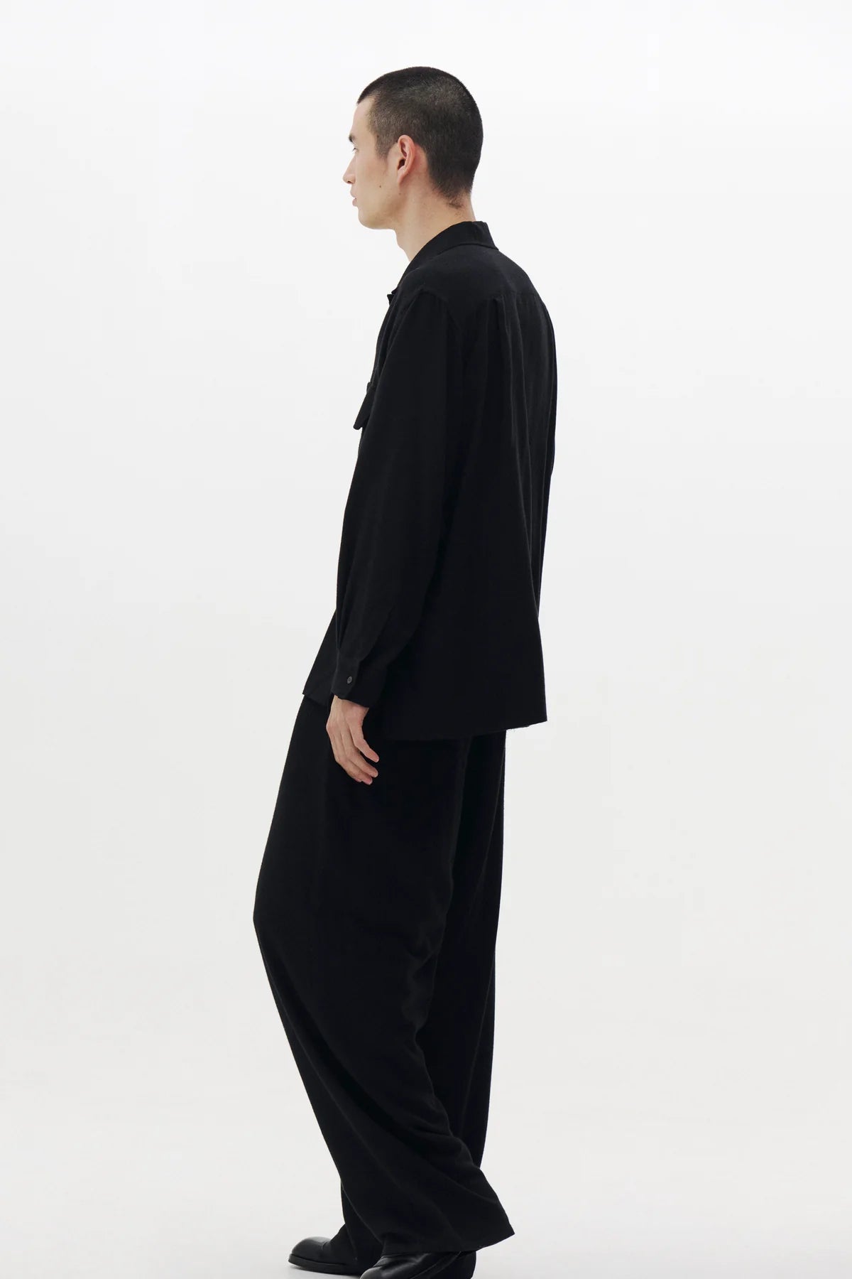 BLACK FRONT FLAT 1PLEATED EASY TROUSERS